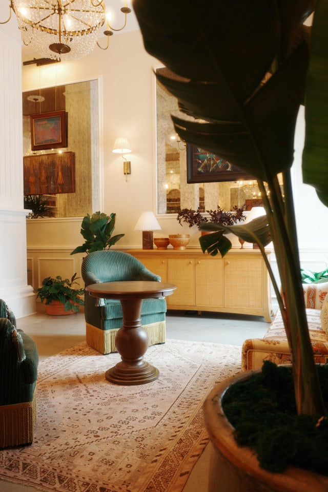 Traditional Floral and Wool-Blend Rugs: How to Compare Pattern, Texture, and Room Placement