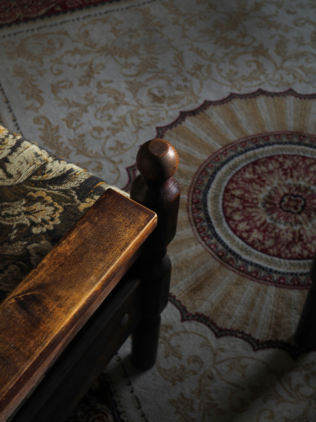 Where a Round Floral Rug Works Best in the Home