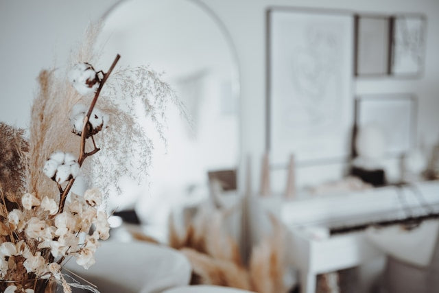 How to Choose a Rug Color for a Neutral Interior