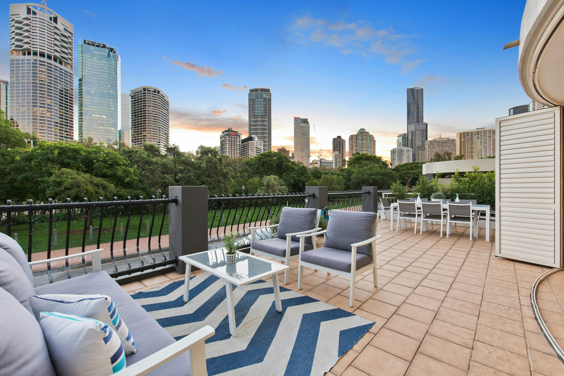 Washable Outdoor Area Rugs: What to Check Before Buying Rugs for Patios, Decks, and Porches