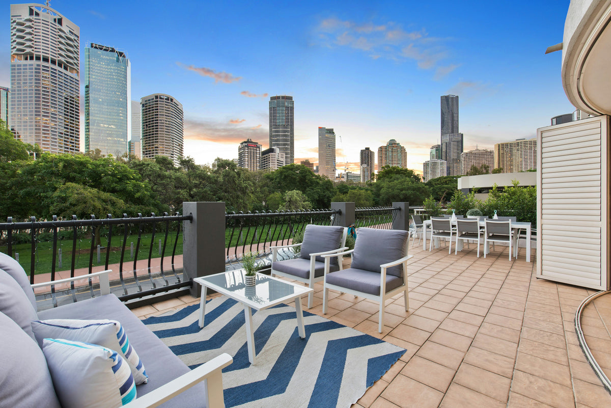 Washable Outdoor Area Rugs: What to Check Before Buying Rugs for Patios, Decks, and Porches