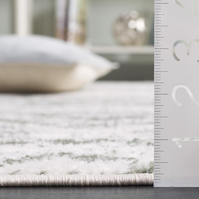 SAFAVIEH Area Rug 8x10 - Adirondack Collection - Large - Ivory & Dark Green, Geometric Trellis Pattern, Non-Shedding & Easy Cleaning, Ideal for Living Room, Bedroom, Office, Dining Space (ADR131W)