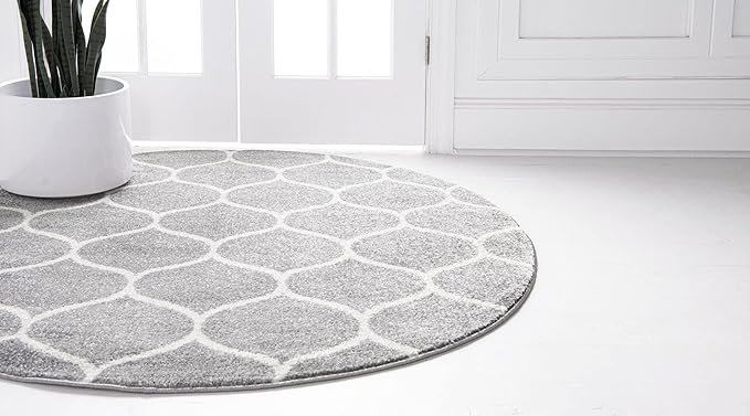 Rugs.com Lattice Frieze Collection Rug – 7' Round Light Gray Medium Rug Perfect for Kitchens, Dining Rooms