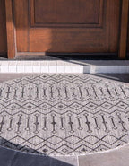 Unique Loom Outdoor Trellis Collection Area Rug - Tribal Trellis (13' Round, Gray/ Black)