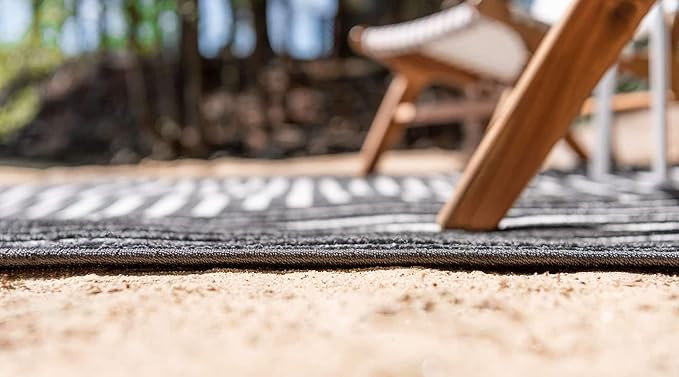 Unique Loom Sabrina Soto Outdoor Collection Geometric, Modern, Vibrant, Carved Area Rug (5' 0 x 8' 0 Rectangular, Black/ Ivory)