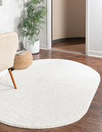 Unique Loom Solo Collection Area Rug - Calabasas (7' 10" x 10' Oval, Snow White)