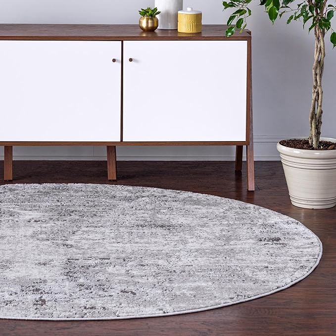 Rugs.com Leipzig Collection Rug – 5 Ft Round Gray Low-Pile Rug Perfect for Kitchens, Dining Rooms