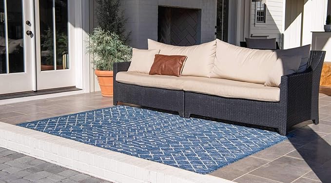 Unique Loom Outdoor Trellis Collection Area Rug - Tribal Trellis (4' 1" x 6' 1" Rectangle, Blue/ Ivory)