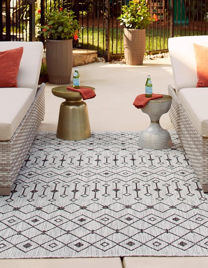 Unique Loom Outdoor Trellis Collection Area Rug - Tribal Trellis (10' x 14' 1" Rectangle, Gray/ Black)