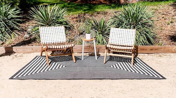 Unique Loom Sabrina Soto Outdoor Collection Geometric, Modern, Vibrant, Carved Area Rug (5' 0 x 8' 0 Rectangular, Black/ Ivory)