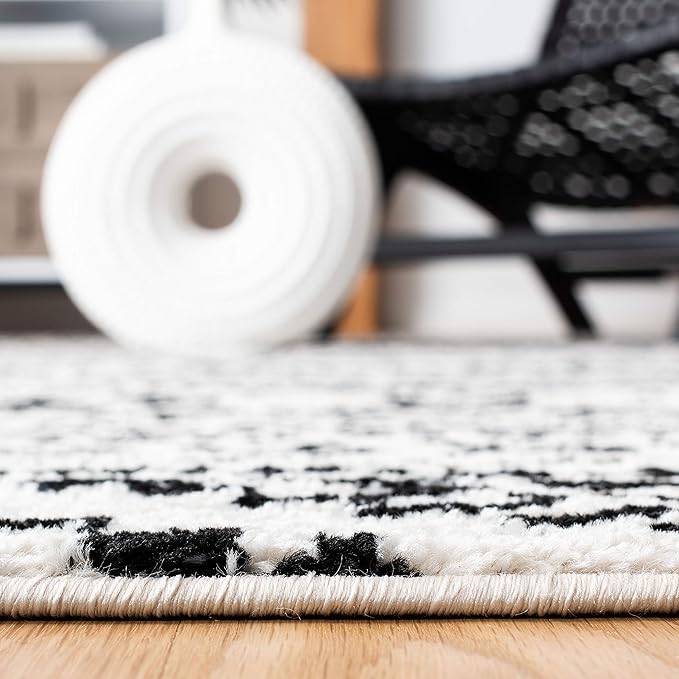 SAFAVIEH Tulum Collection Area Rug - 11' Square, Ivory & Black, Moroccan Boho Tribal Design, Non-Shedding & Easy to Clean, Ideal for Living Room, Bedroom, Dining Space (TUL272B)