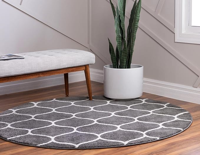 Rugs.com Lattice Frieze Collection Rug – 5' Round Dark Gray Medium Rug Perfect for Kitchens, Dining Rooms
