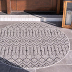 Unique Loom Outdoor Trellis Collection Area Rug - Tribal Trellis (13' Round, Gray/ Black)