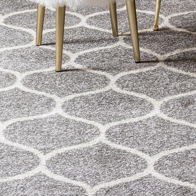Rugs.com Lattice Frieze Collection Rug – 3' 3 x 5' 3 Light Gray Medium Rug Perfect for Living Rooms, Large Dining Rooms, Open Floorplans