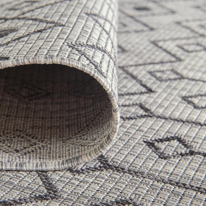 Unique Loom Outdoor Trellis Collection Area Rug - Tribal Trellis (7' 10" x 10' Oval, Gray/ Black)