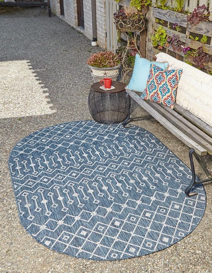 Unique Loom Outdoor Trellis Collection Area Rug - Tribal Trellis (3' 3" x 5' 3" Oval, Blue/ Ivory)