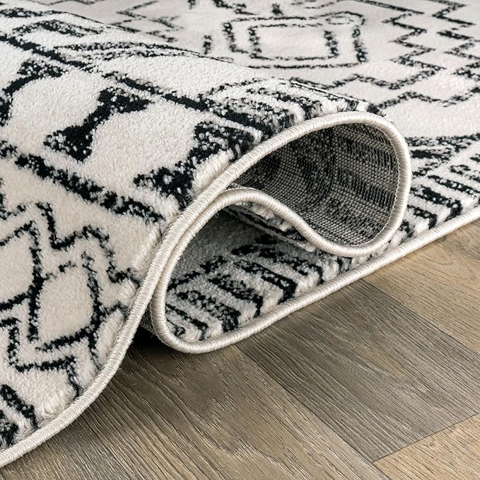 Rugshop Cream and Black Southwestern Tribal Area Rug – Boho Geometric Diamond Pattern Carpet for Living Room, Bedroom, or Entryway – Soft Modern Rustic Floor Décor 5' x 7' Cream