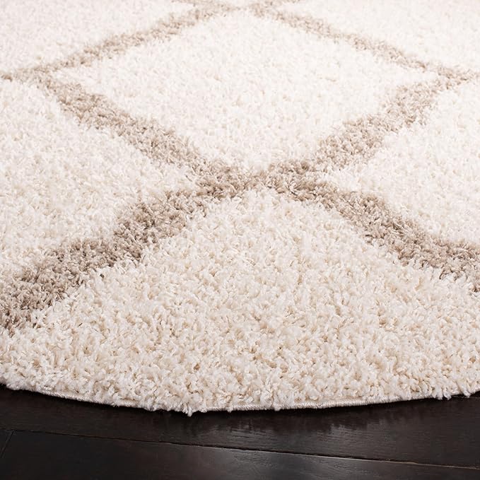 SAFAVIEH Dallas Shag Collection Area Rug - 6' Round, Ivory & Beige, Trellis Design, Non-Shedding & Easy Care, 1.5-inch Thick Ideal for High Traffic Areas in Living Room, Bedroom (SGD257B)