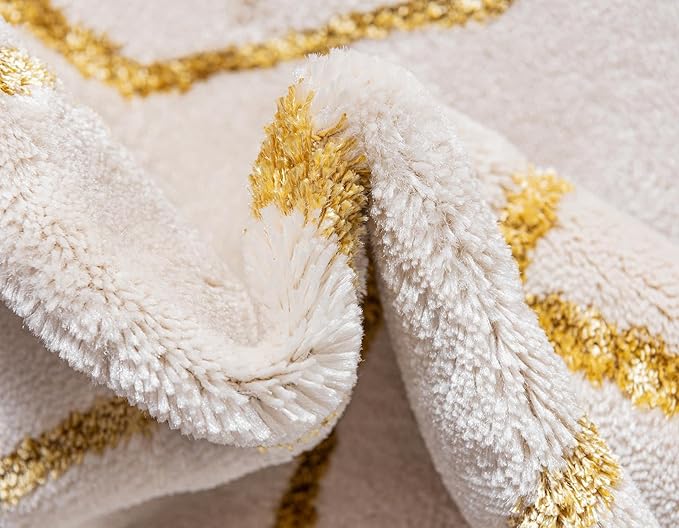 Marilyn Monroe Glam Collection Area Rug - Trellis (3' 3" x 5' 3" Rectangle, White Gold/ Gold)