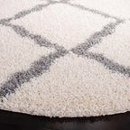 SAFAVIEH Dallas Shag Collection Area Rug - 6' Round, Ivory & Grey, Trellis Design, Non-Shedding & Easy Care, 1.5-inch Thick Ideal for High Traffic Areas in Living Room, Bedroom (SGD257F)