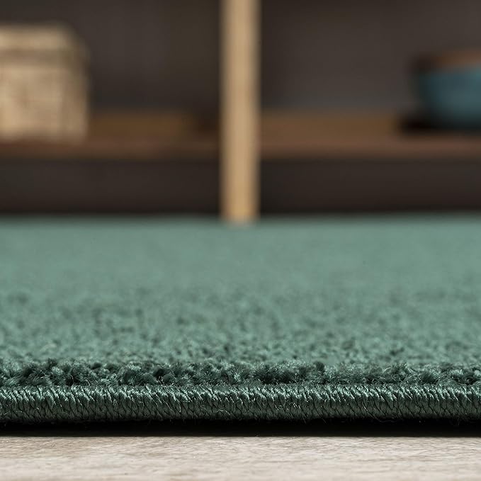 JONATHAN Y Haze Solid Low-Pile Emerald Indoor Area Rug 4x6, Coastal,Bohemian,Minimalist,Classic, Easy-Cleaning for Living Room,Bedroom,Kitchen,Pet Friendly,Non-Shedding (SEU100L-4)