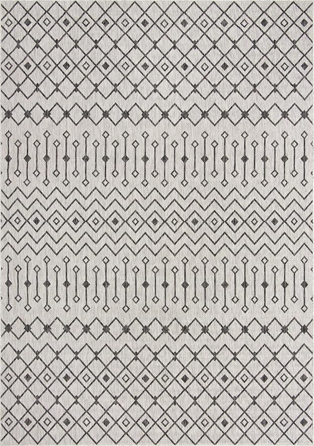 Unique Loom Outdoor Trellis Collection Area Rug - Tribal Trellis (10' x 14' 1" Rectangle, Gray/ Black)