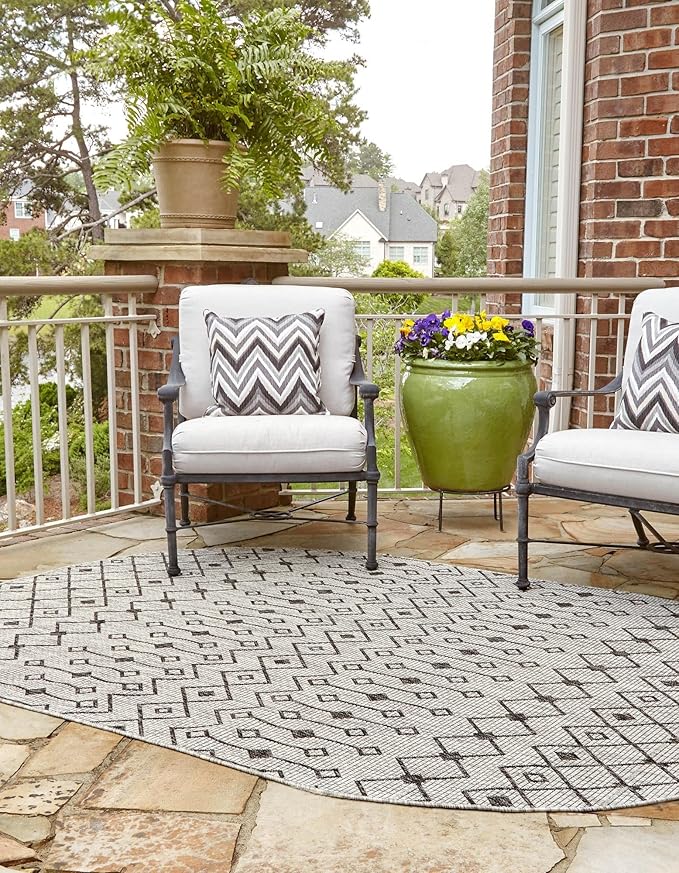 Unique Loom Outdoor Trellis Collection Area Rug - Tribal Trellis (5' 3" x 8' Oval, Gray/ Black)