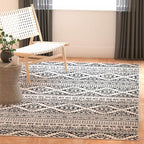 SAFAVIEH Tulum Collection Area Rug - 5'3" x 7'6", Ivory & Black, Moroccan Boho Tribal Design, Non-Shedding & Easy to Clean, Ideal for Living Room, Bedroom, Dining Space (TUL272B)