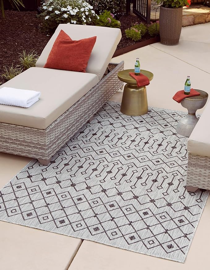 Unique Loom Outdoor Trellis Collection Area Rug - Tribal Trellis (10' x 14' 1" Rectangle, Gray/ Black)