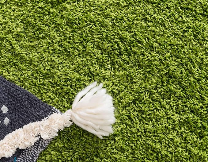Unique Loom Solid Shag Collection Area Rug (3' 3" x 5' 3" Rectangle, Grass Green)
