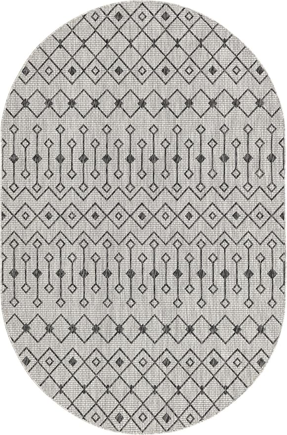Unique Loom Outdoor Trellis Collection Area Rug - Tribal Trellis (5' 3" x 8' Oval, Gray/ Black)