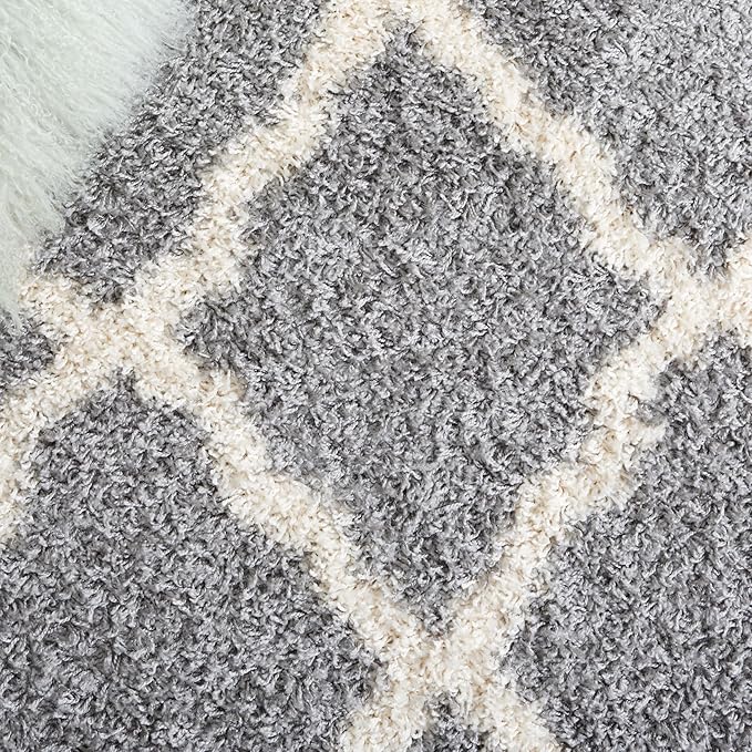 SAFAVIEH Dallas Shag Collection Runner Rug - 2'3" x 20', Grey & Ivory, Trellis Design, Non-Shedding & Easy Care, 1.5-inch Thick Ideal for High Traffic Areas in Living Room, Bedroom (SGD257G)