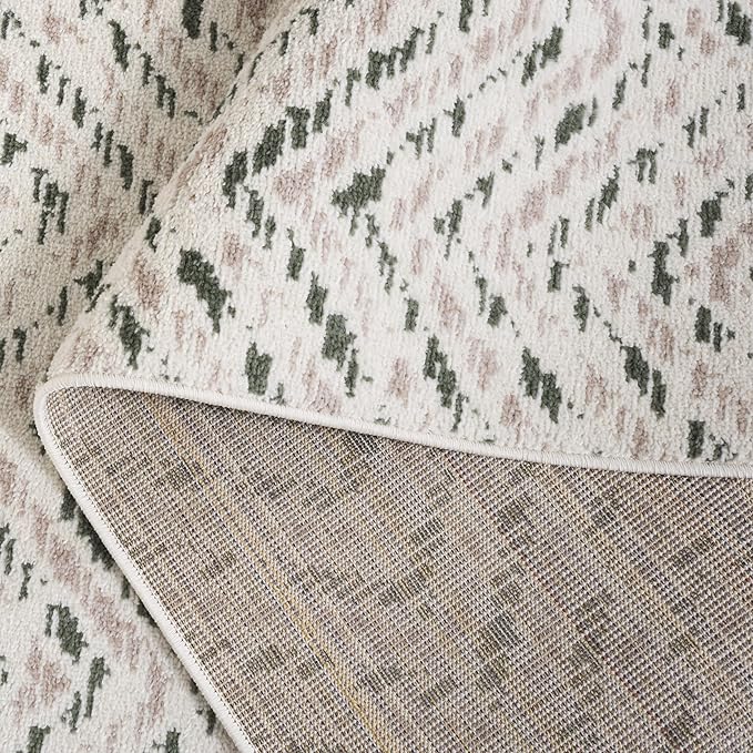 SAFAVIEH Adirondack Collection Runner Rug - 2'6" x 8', Ivory & Green, Geometric Design, Ideal for High Traffic Areas in Entryway, Kitchen & Bathroom (ADR104X-28)