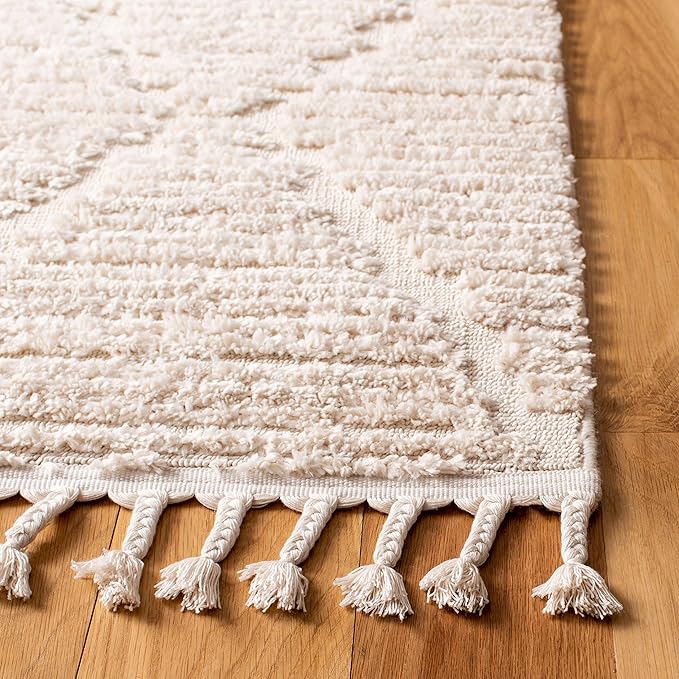 SAFAVIEH Marrakech Collection Accent Rug - 4' x 6', Beige, Moroccan Boho Tribal Tassel Design, Non-Shedding & Easy Care, Ideal for High Traffic Areas in Entryway, Living Room, Bedroom (MRK517C)