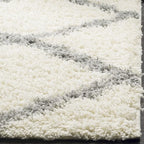 SAFAVIEH Dallas Shag Collection Area Rug - 5'1" x 7'6", Ivory & Grey, Trellis Design, Non-Shedding & Easy Care, 1.5-inch Thick Ideal for High Traffic Areas in Living Room, Bedroom (SGD257F)