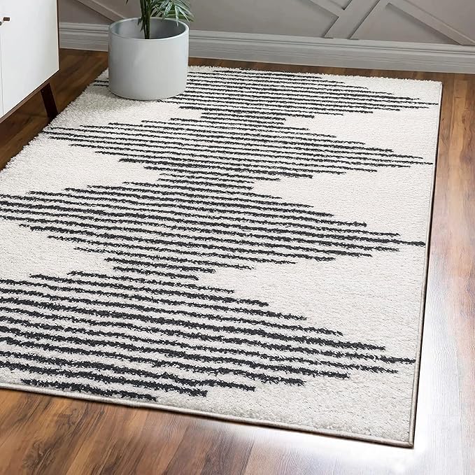 JONATHAN Y Elm Diamond Stripe Shag White/Gray Indoor Area Rug, 5x8, Geometric, Bohemian, Contemporary, Easy-Cleaning for Living Room, Bedroom, Kitchen, Pet Friendly, Non-Shedding (MOH408A-5)