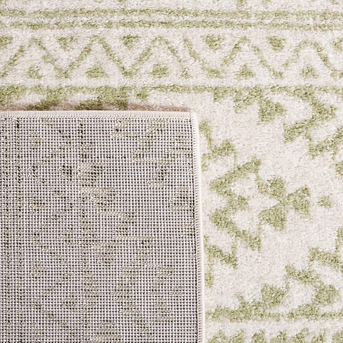 SAFAVIEH Tulum Collection Area Rug - 5'3" x 7'6", Ivory & Sage, Moroccan Boho Tribal Design, Non-Shedding & Easy to Clean, Ideal for Living Room, Bedroom, Dining Space (TUL272H)