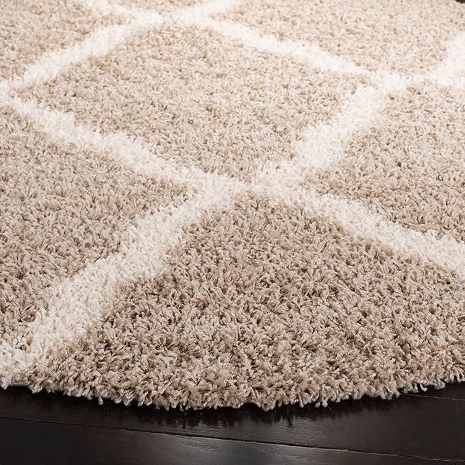 SAFAVIEH Dallas Shag Collection Area Rug - 8' Round, Beige & Ivory, Trellis Design, Non-Shedding & Easy Care, 1.5-inch Thick Ideal for High Traffic Areas in Living Room, Bedroom (SGD257D)