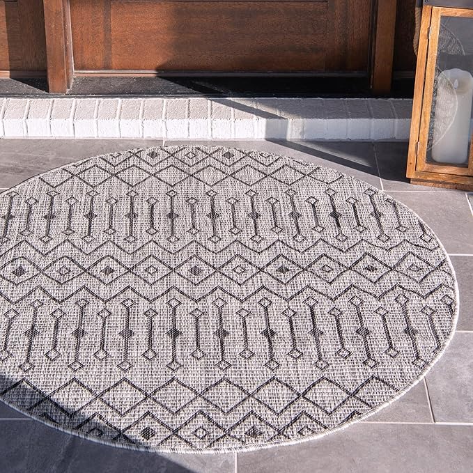 Unique Loom Outdoor Trellis Collection Area Rug - Tribal Trellis (7' 10" Round, Gray/ Black)