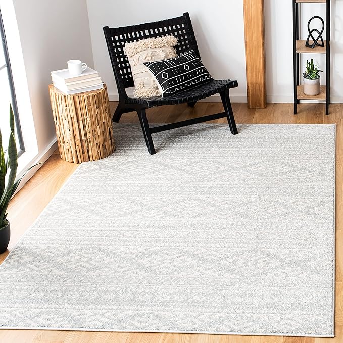 SAFAVIEH Area Rug 4x6 - Tulum Collection - Light Grey & Ivory, Moroccan Boho Tribal Design, Non-Shedding & Easy to Clean, Ideal for Living Room, Bedroom, Dining Space (TUL272F)