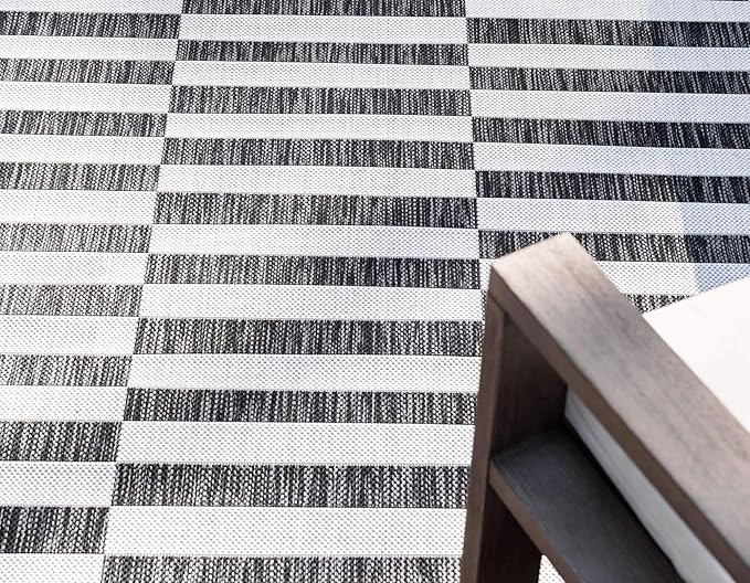 Unique Loom Outdoor Striped Collection Area Rug - Striped (4' 1" x 6' 1" Rectangle, Charcoal/Ivory)