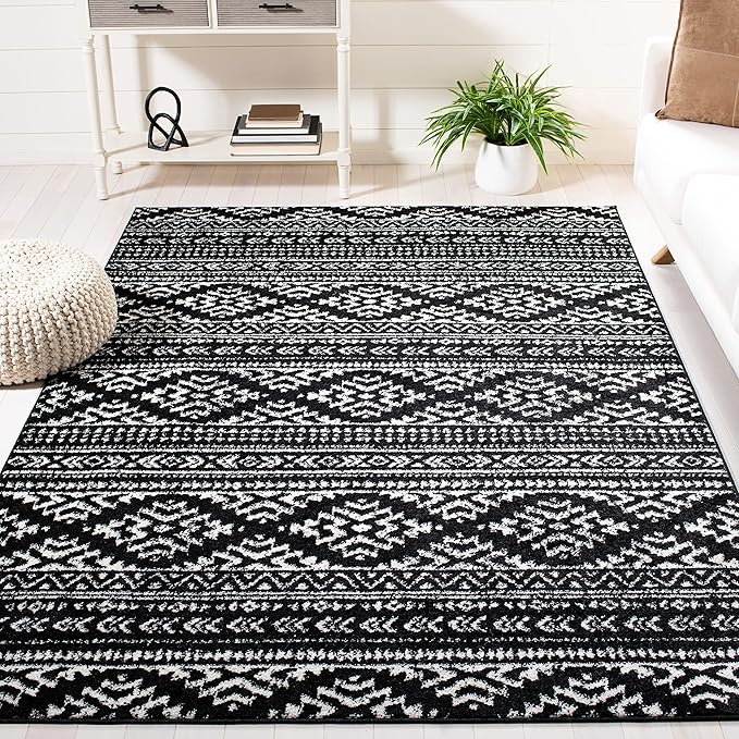 SAFAVIEH Area Rug 6x9 - Tulum Collection - Black & Ivory, Moroccan Boho Tribal Design, Non-Shedding & Easy to Clean, Ideal for Living Room, Bedroom, Dining Space (TUL272Z)