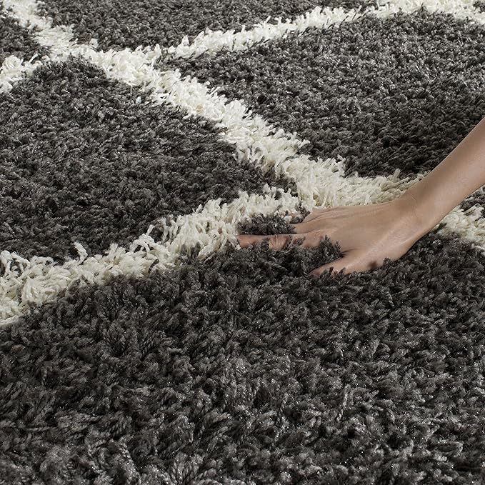 SAFAVIEH Dallas Shag Collection Runner Rug - 2'3" x 20', Dark Grey & Ivory, Trellis Design, Non-Shedding & Easy Care, 1.5-inch Thick Ideal for High Traffic Areas in Living Room, Bedroom (SGD257A)