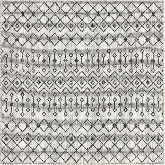 Unique Loom Outdoor Trellis Collection Area Rug - Tribal Trellis (5' 3" Square, Gray/ Black)