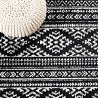SAFAVIEH Area Rug 4x6 - Tulum Collection - Black & Ivory, Moroccan Boho Tribal Design, Non-Shedding & Easy to Clean, Ideal for Living Room, Bedroom, Dining Space (TUL272Z)