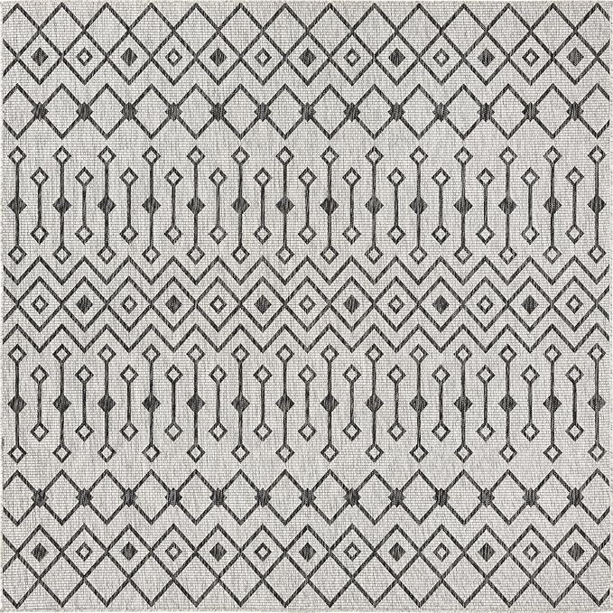 Unique Loom Outdoor Trellis Collection Area Rug - Tribal Trellis (7' 10" Square, Gray/ Black)