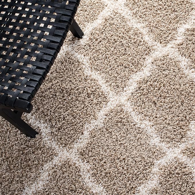 SAFAVIEH Dallas Shag Collection Runner Rug - 2'3" x 16', Beige & Ivory, Trellis Design, Non-Shedding & Easy Care, 1.5-inch Thick Ideal for High Traffic Areas in Living Room, Bedroom (SGD257D)