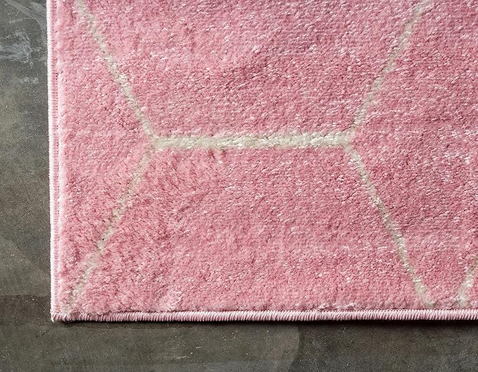 Unique Loom Trellis Frieze Collection Area Rug - Geometric (5' 1" x 8', Light Pink/ Ivory)