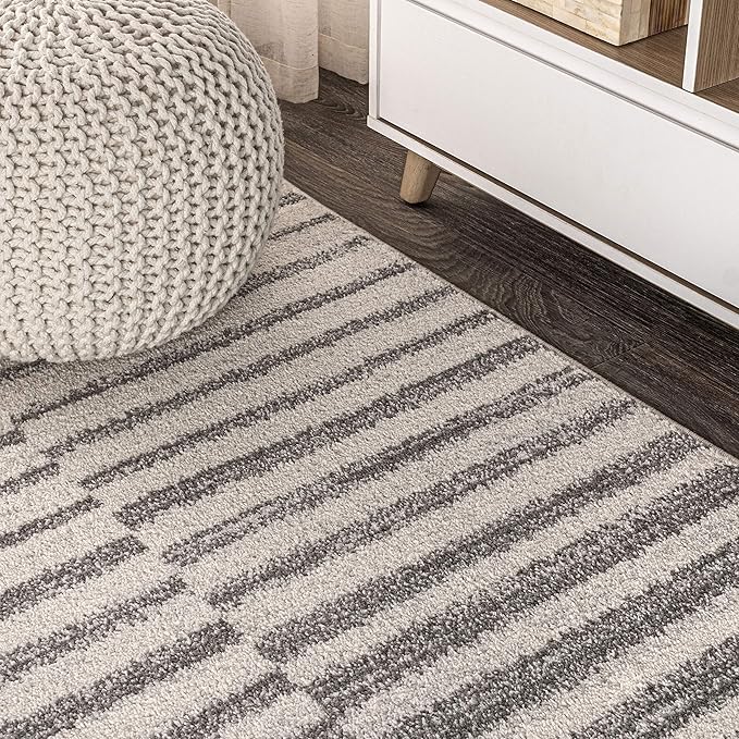 JONATHAN Y Lyla Offset Stripe Gray/Cream Indoor Area Rug, 5x8, Contemporary, Modern, Easy-Cleaning for Living Room, Bedroom, Kitchen, Pet Friendly, Non-Shedding (MOH204A-5)