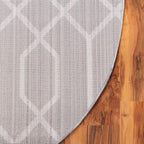 Unique Loom Marilyn Monroe Glam Collection Area Rug - Trellis (7' 10' x 10' Oval, Gray Silver/ Silver)